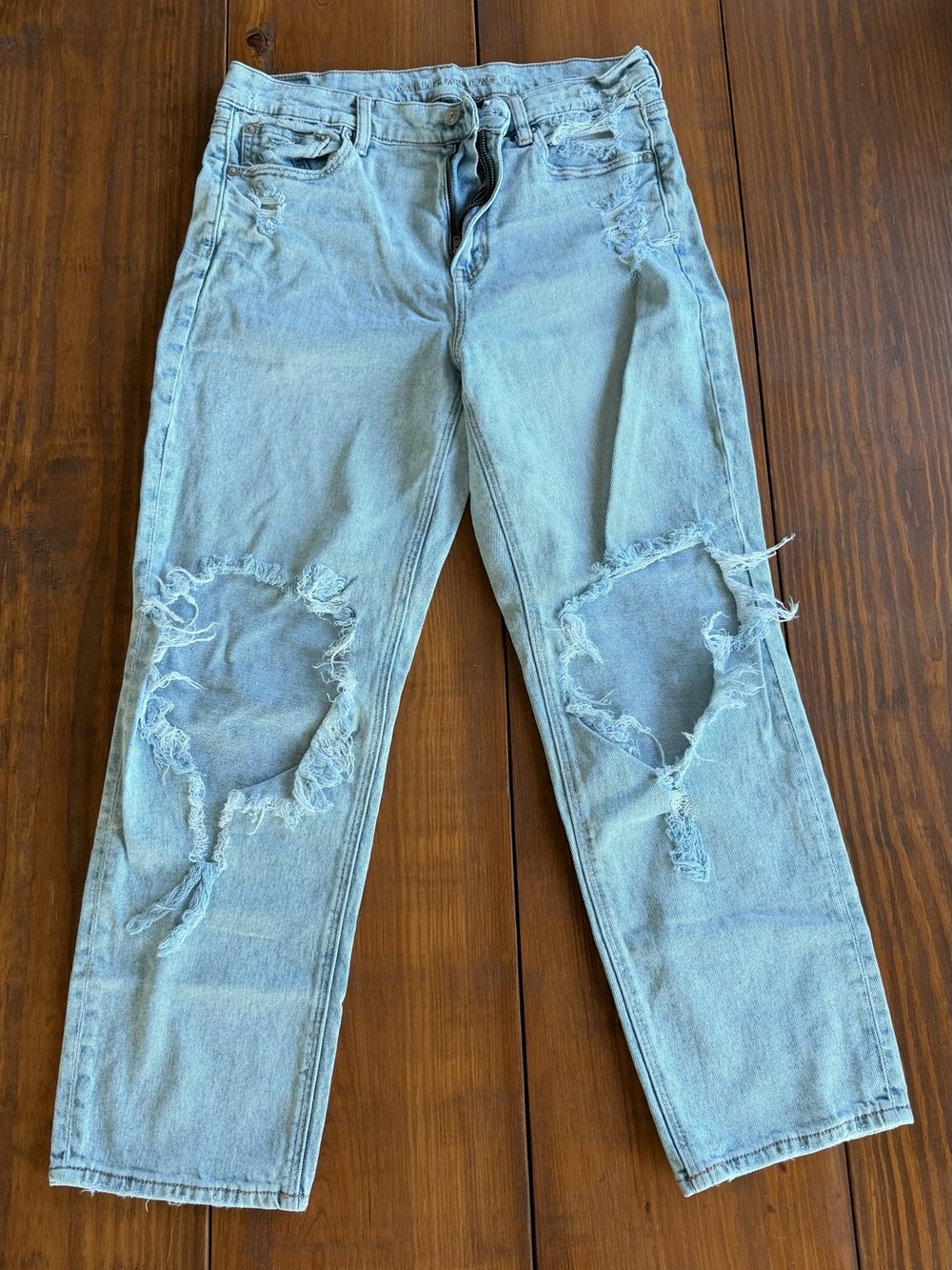 American Eagle Super High Rise Ankle Straight Light Wash Distressed